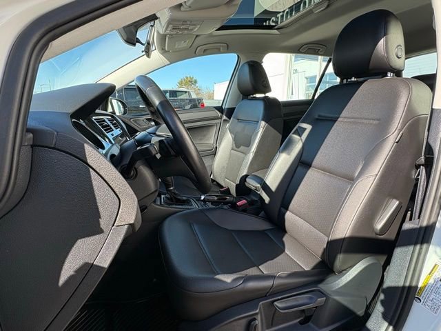 Used 2019 Volkswagen Golf SE image 16