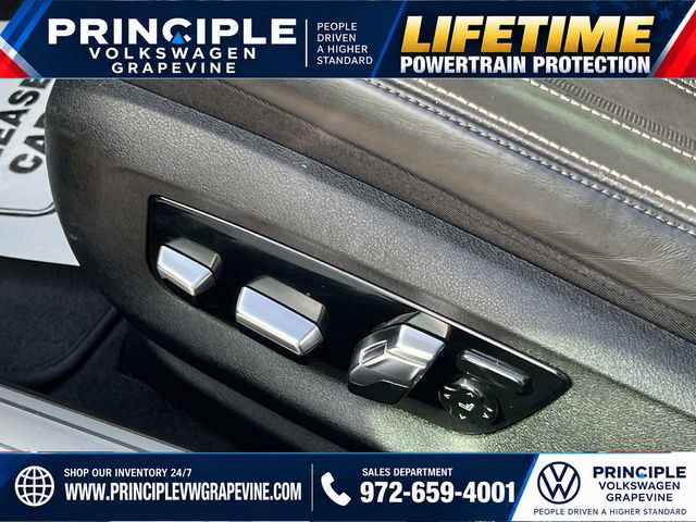 Used 2021 BMW 740i w/ Premium Package RWD image 13
