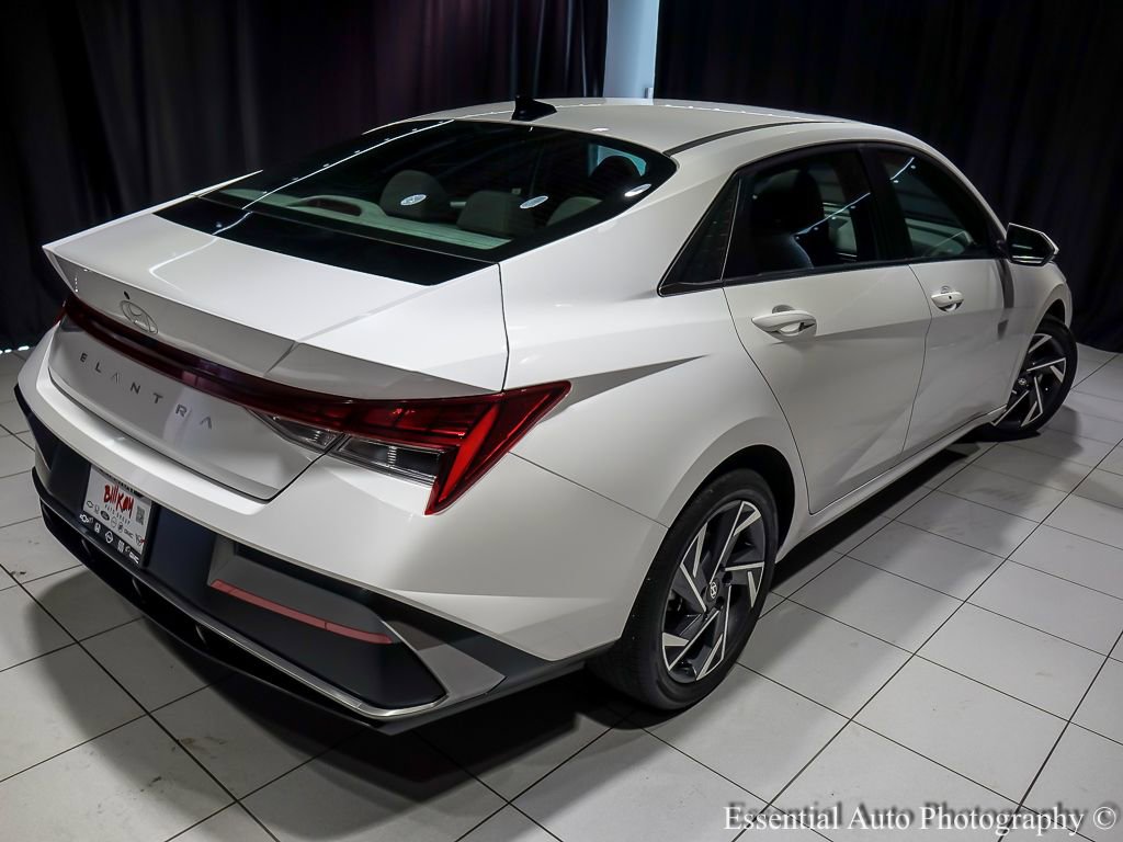 Used 2025 Hyundai Elantra SEL image 15