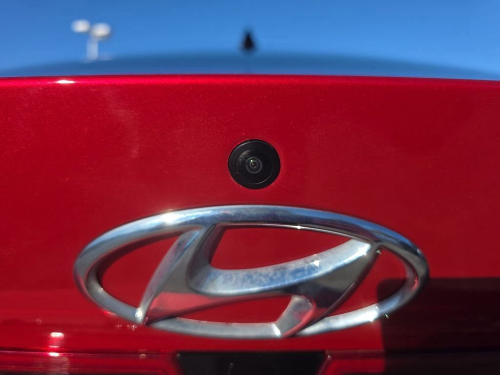 Used 2022 Hyundai Elantra SEL image 15