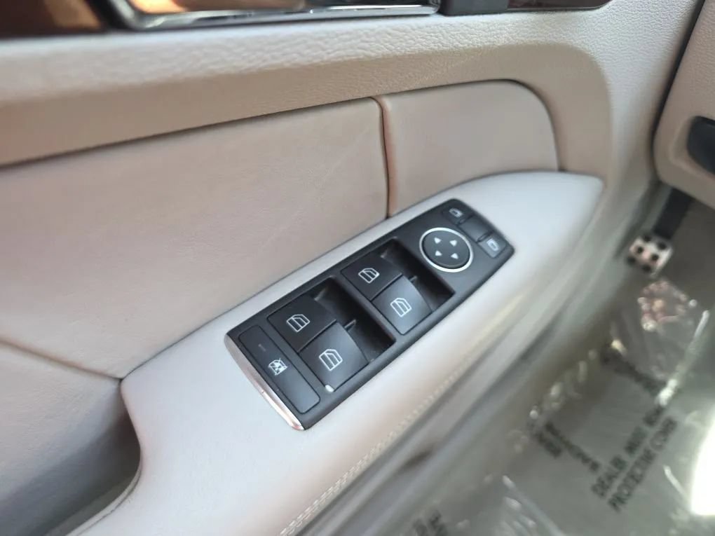 Used 2011 Mercedes-Benz E 550 Cabriolet w/ Premium 2 Pkg image 22