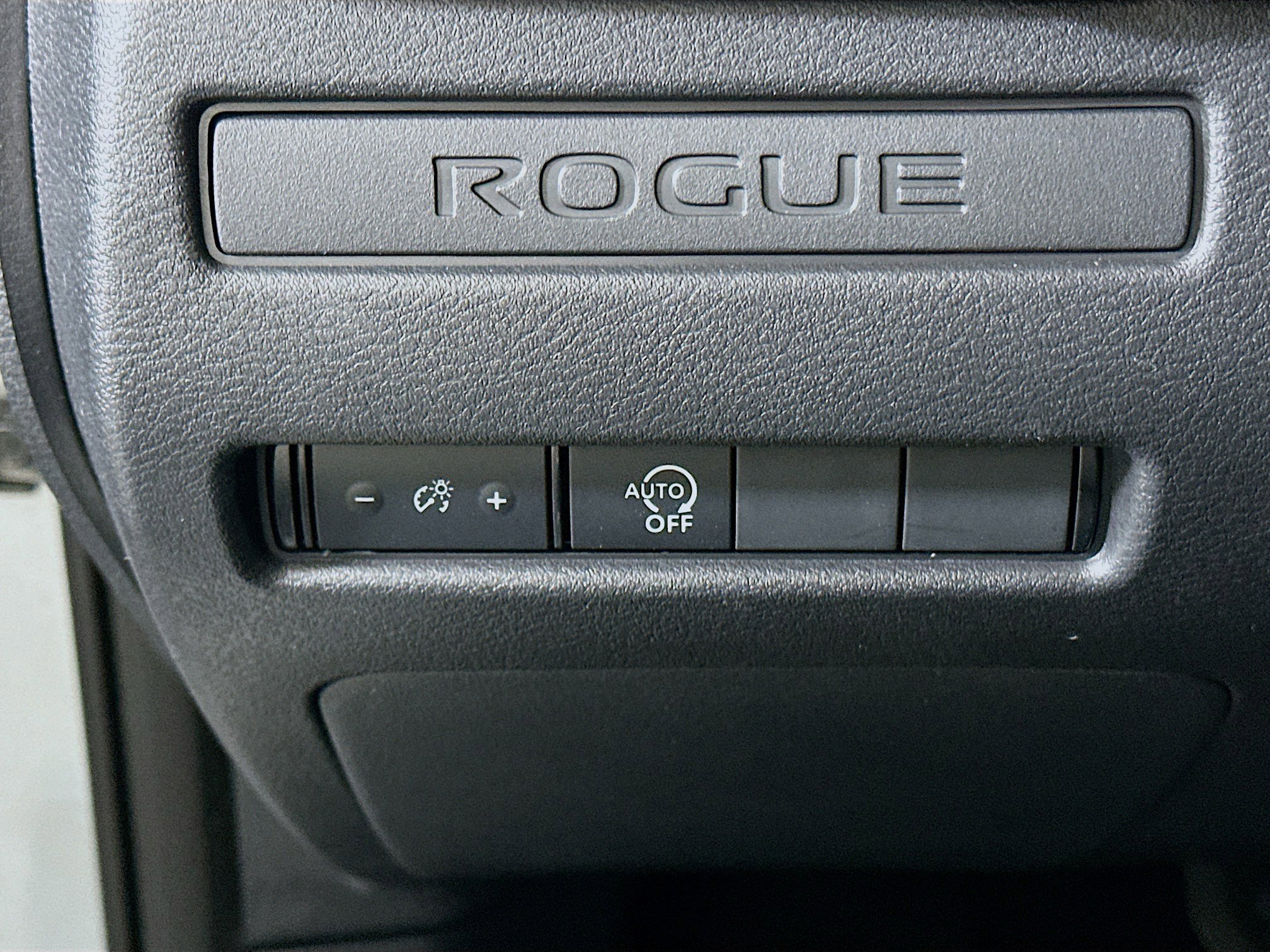 Used 2024 Nissan Rogue S FWD image 17