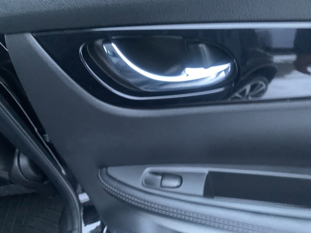 Used 2018 Nissan Rogue Sport SL w/ SL Premium Package image 28