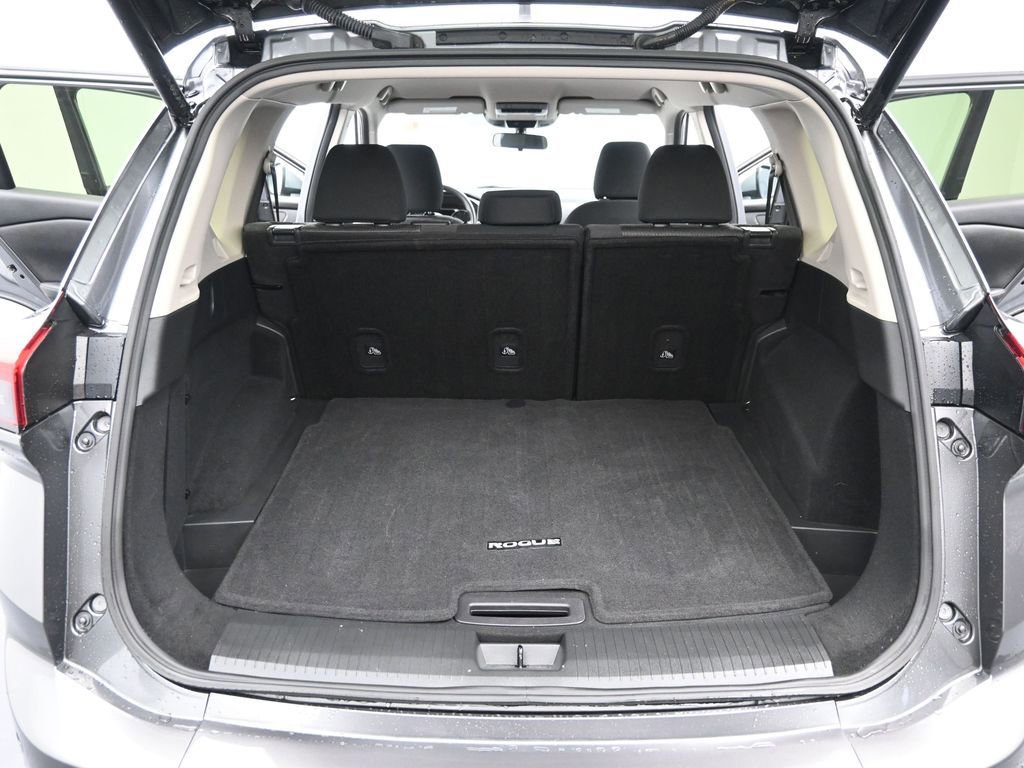 Used 2024 Nissan Rogue SV image 11