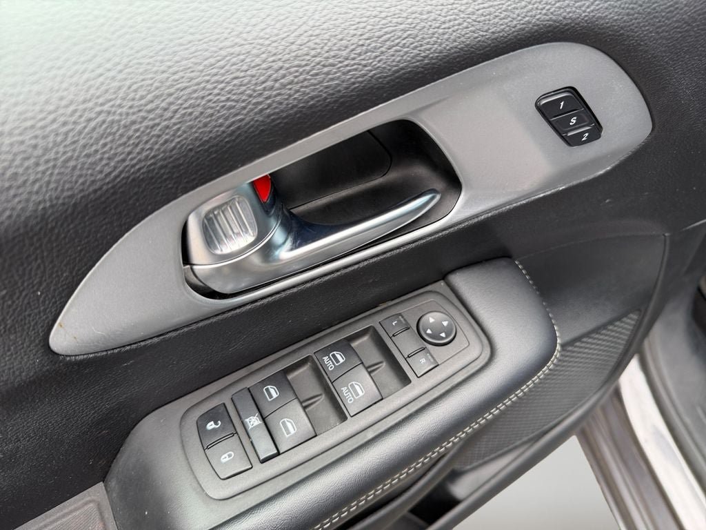 Used 2023 Chrysler Pacifica Touring-L w/ S Appearance Package FWD image 21