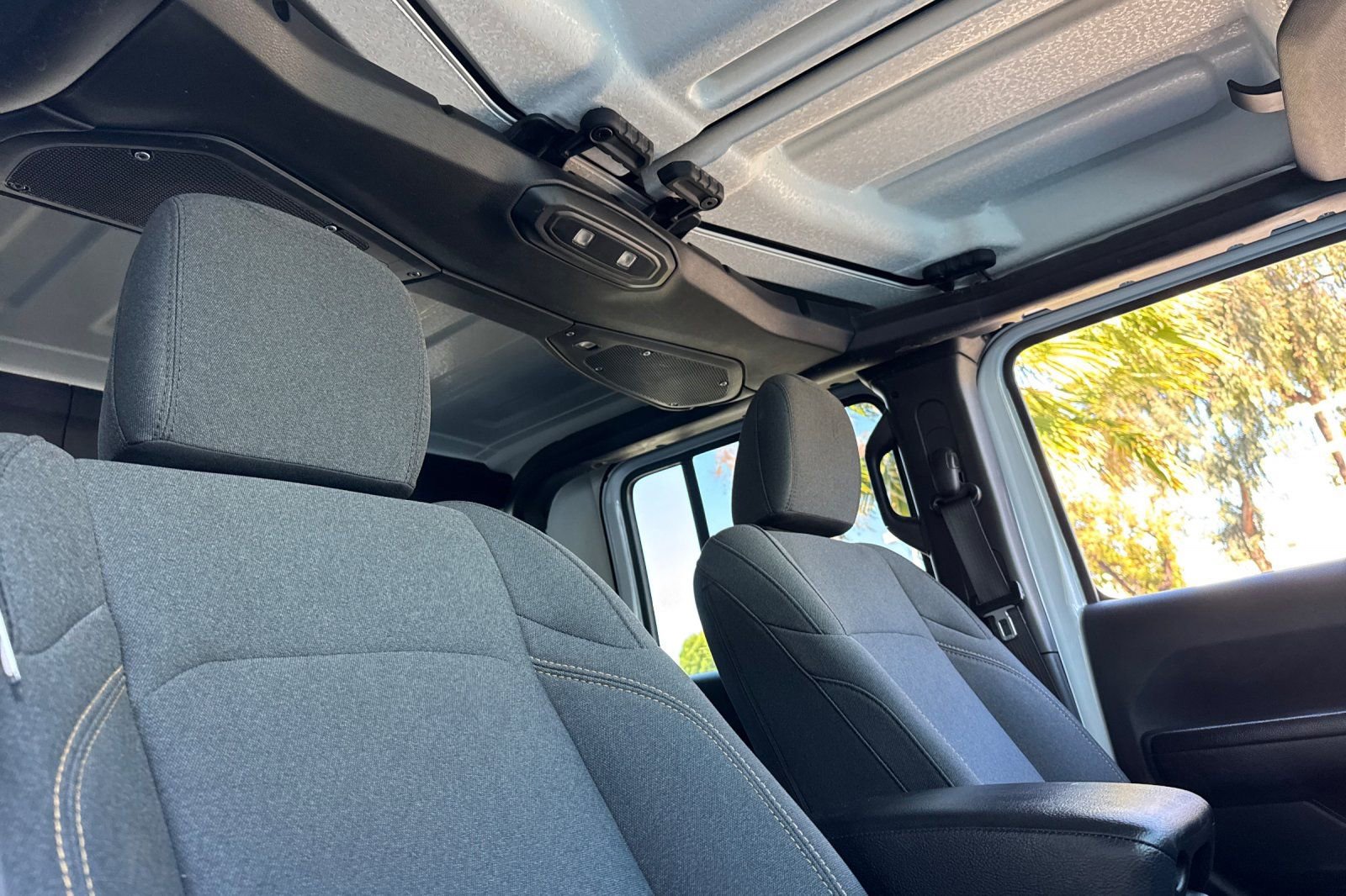 Used 2025 Jeep Gladiator Sport image 20