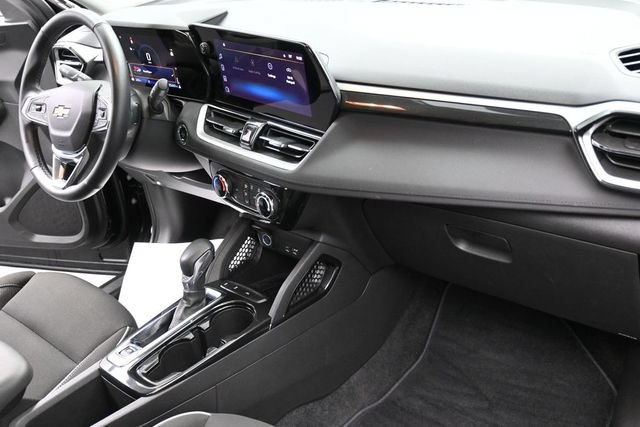 Used 2025 Chevrolet TrailBlazer LT w/ LT Cold Weather Package FWD image 34