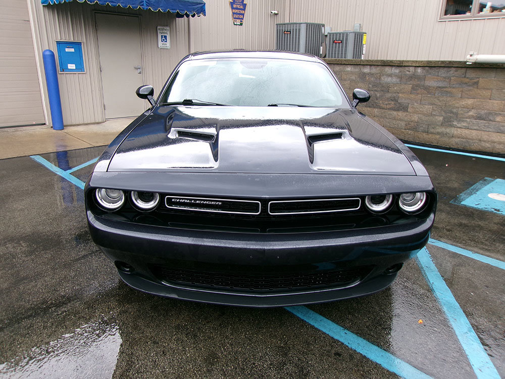 Used 2019 Dodge Challenger SXT image 4