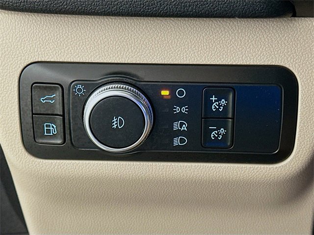 Used 2020 Ford Escape Titanium image 22