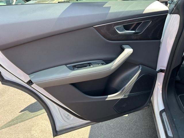 Used 2023 Audi Q8 Premium Plus w/ Premium Plus Package image 11