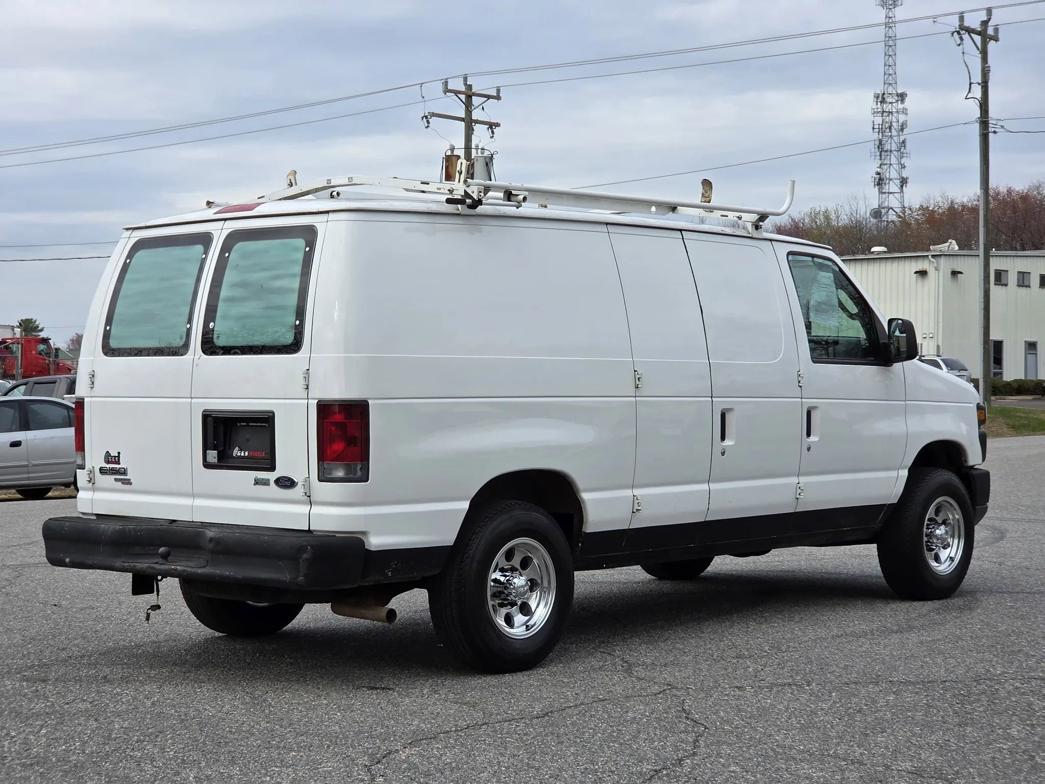 Used 2011 Ford E-150 and Econoline 150 w/ Commercial Cargo Van Pkg RWD image 5