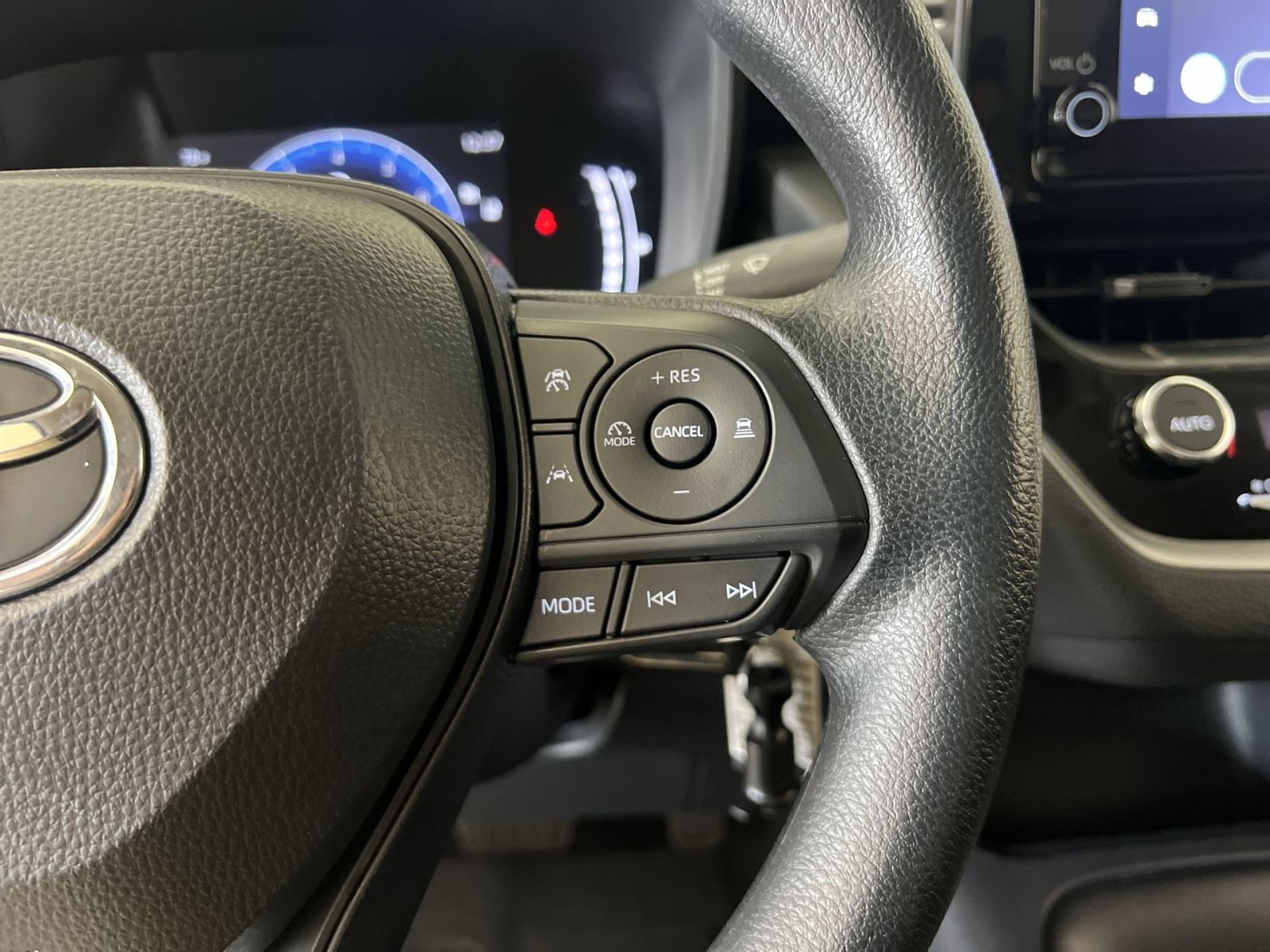 Used 2026 Toyota Corolla LE FWD image 33