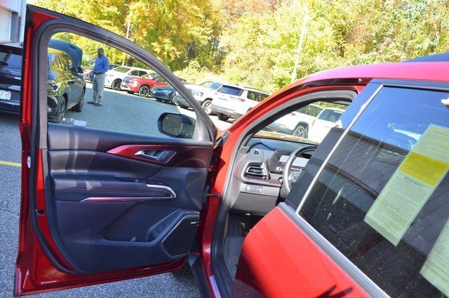 Used 2024 Chevrolet Traverse Z71 w/ Enhanced Driving Package image 15