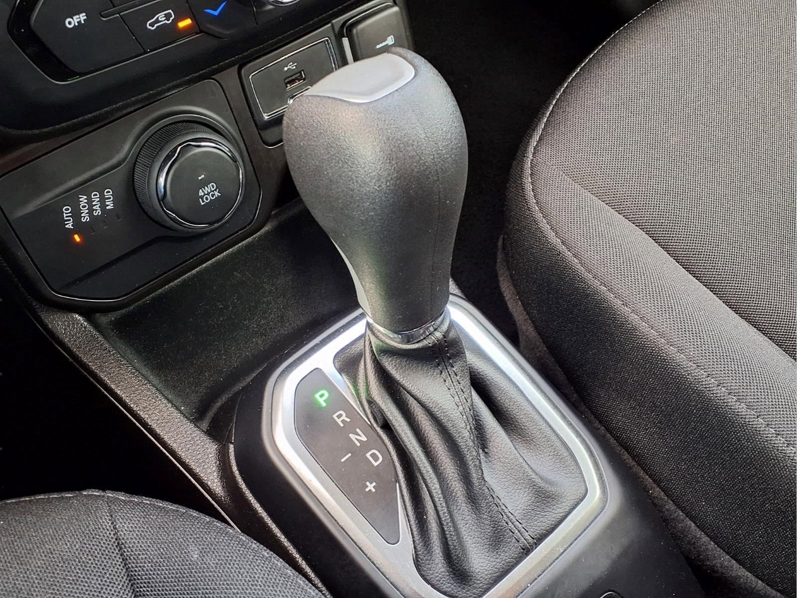 Used 2023 Jeep Renegade Latitude AWD/4WD image 21