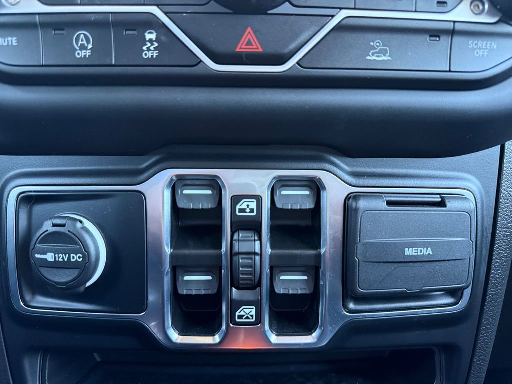 Certified 2023 Jeep Gladiator Willys image 28