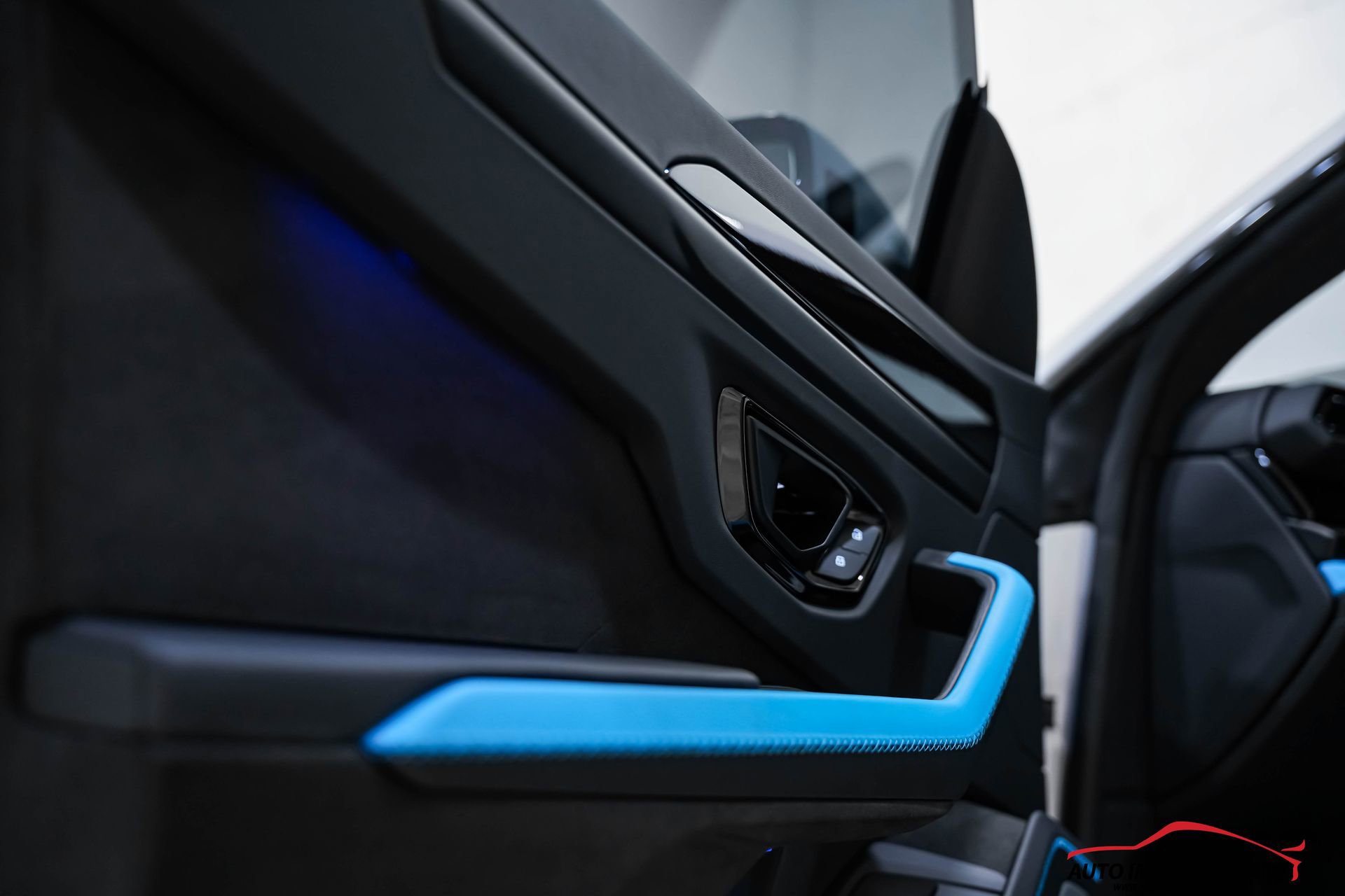 Used 2025 Lamborghini Urus SE image 45