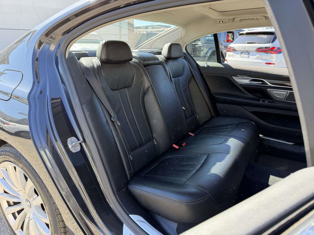 Used 2022 BMW 740i xDrive AWD/4WD image 14