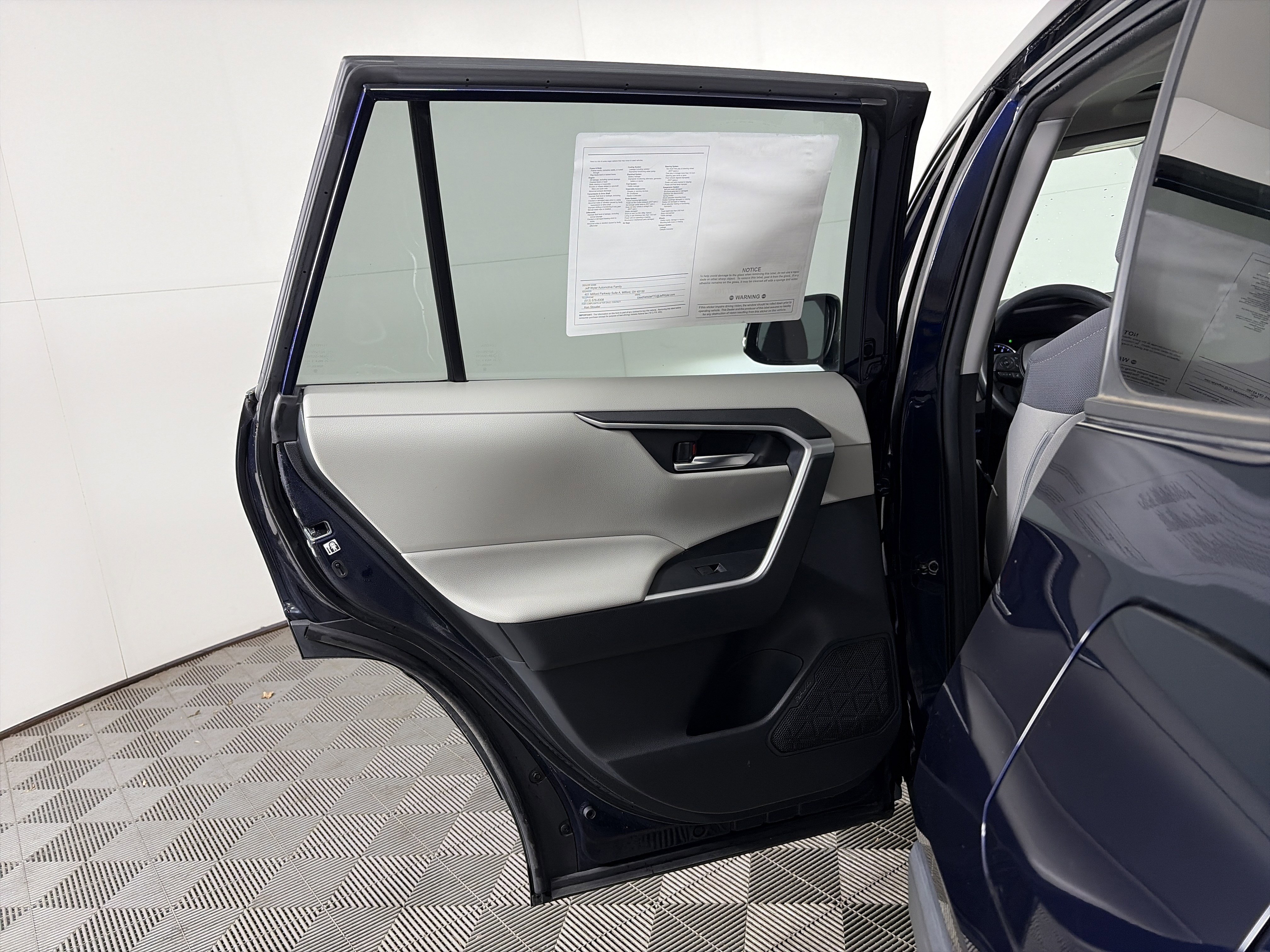 Used 2020 Toyota RAV4 XLE image 34