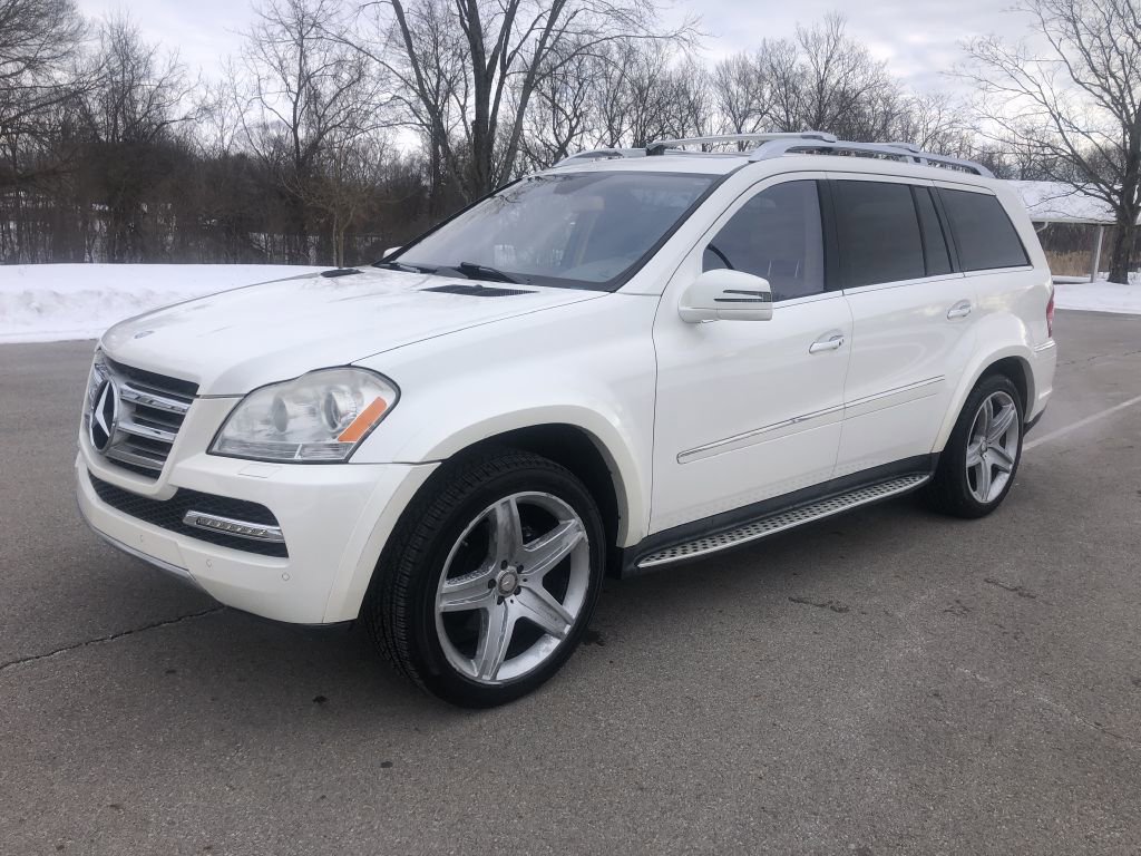 Used 2011 Mercedes-Benz GL 550 4MATIC image 2