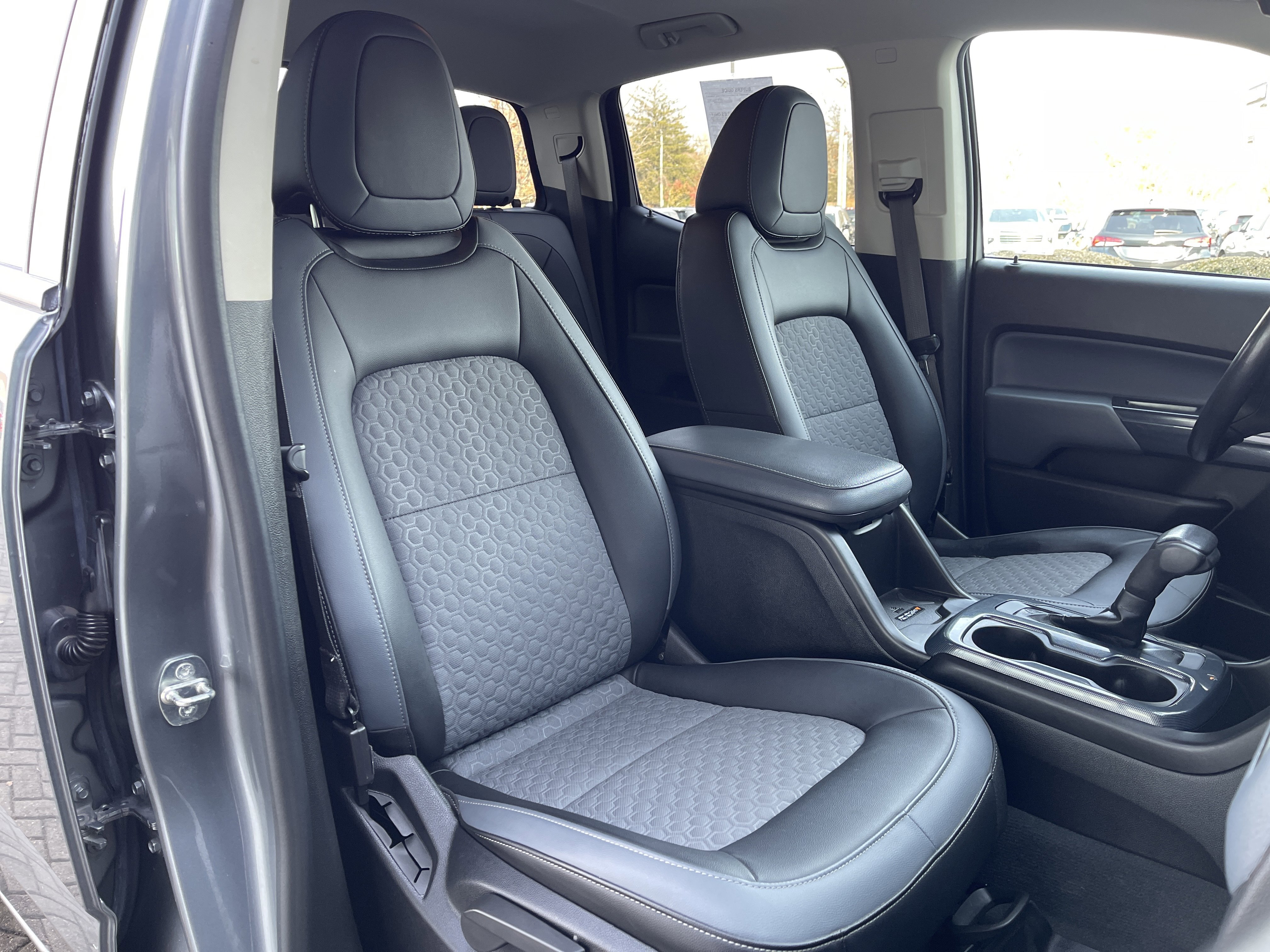 Used 2021 Chevrolet Colorado Z71 w/ Safety Package image 33