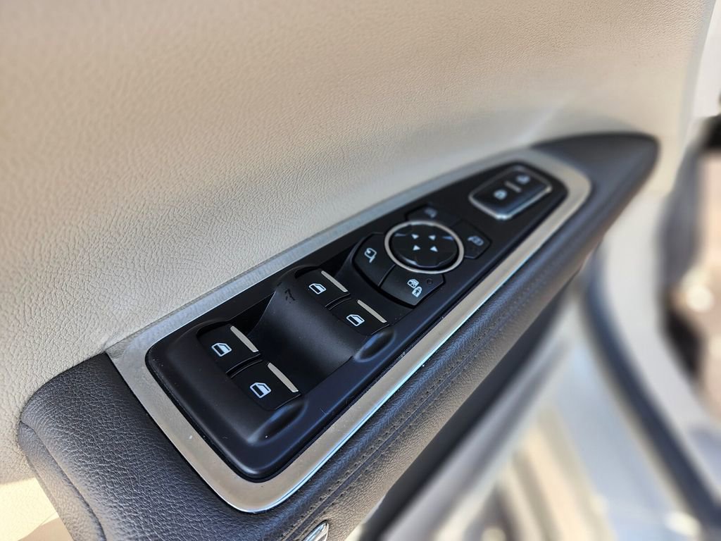 Used 2017 Lincoln Continental Select w/ Climate Package image 17