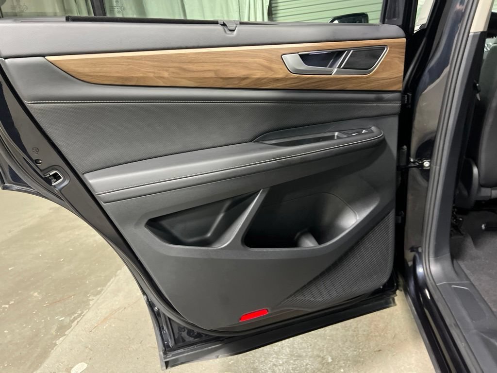 Used 2025 Volkswagen Atlas SE AWD/4WD image 17