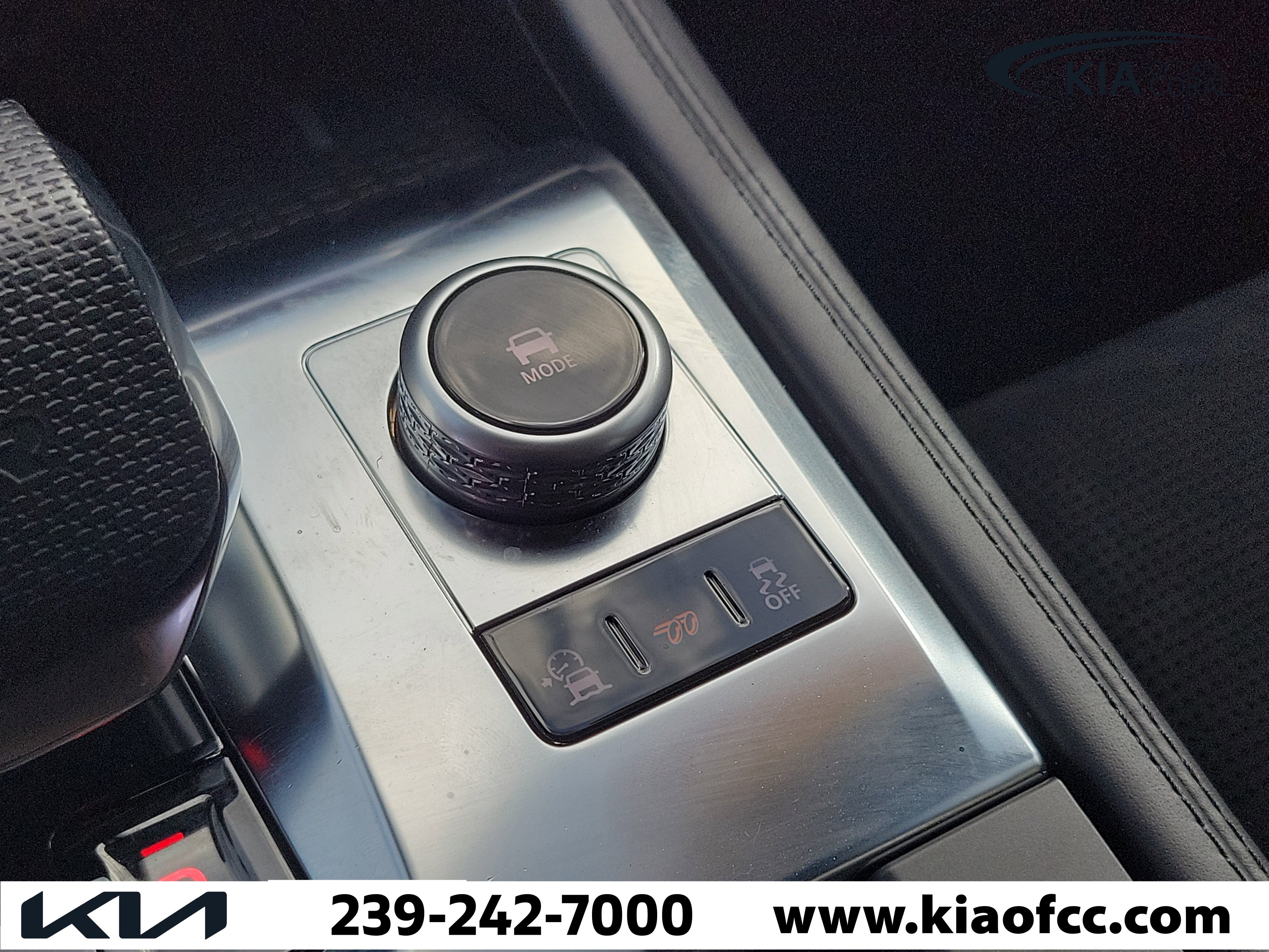 Used 2024 Jaguar F-PACE SVR image 31