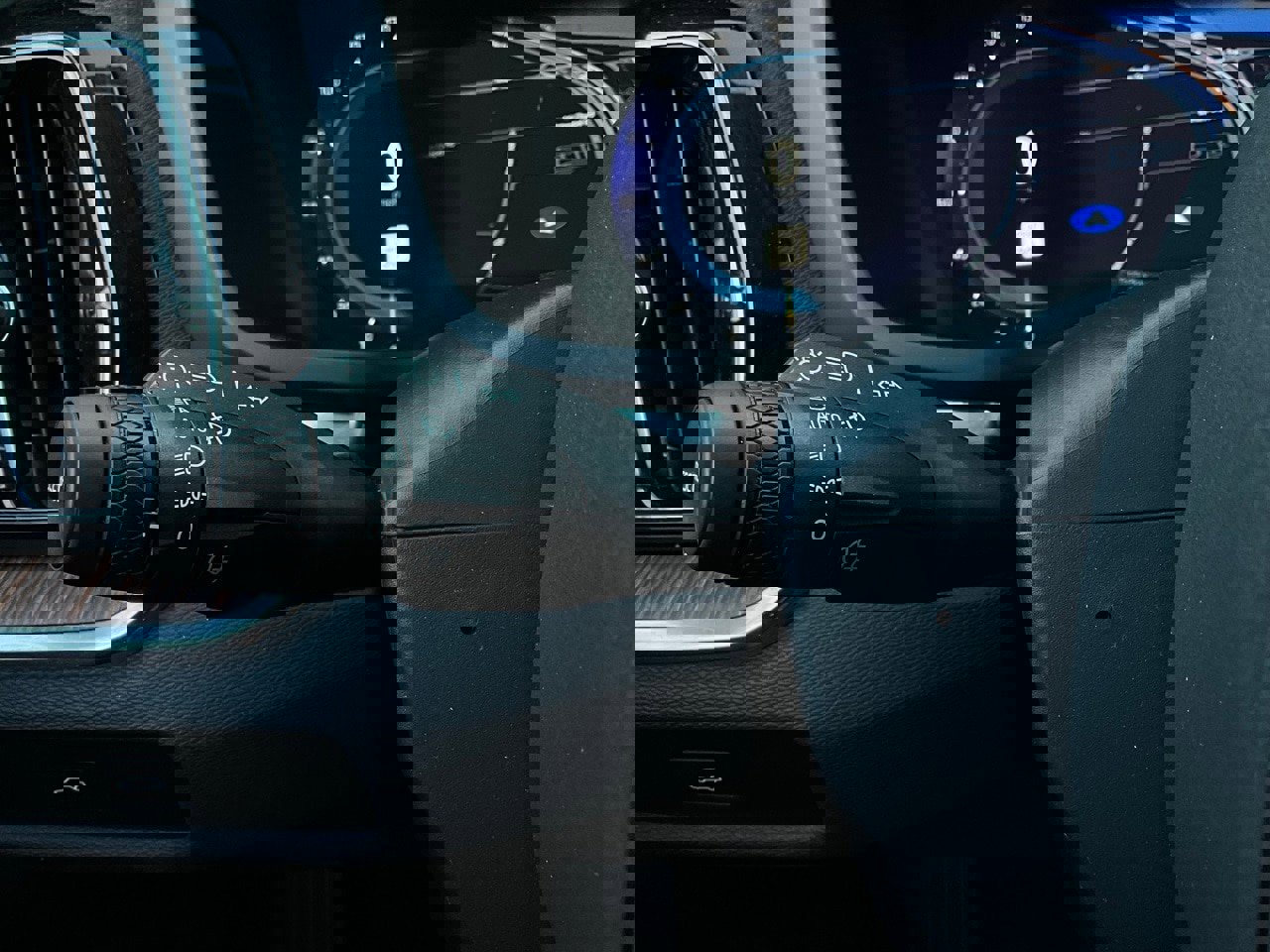 Used 2025 Volvo V60 B5 Cross Country Plus image 36