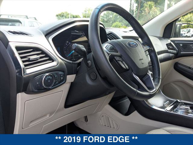 Used 2019 Ford Edge Titanium image 12