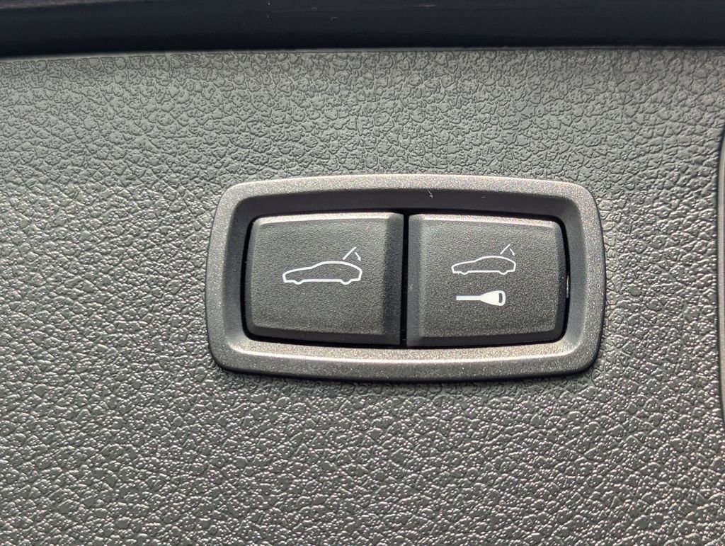 Used 2024 Porsche Macan Turbo image 27