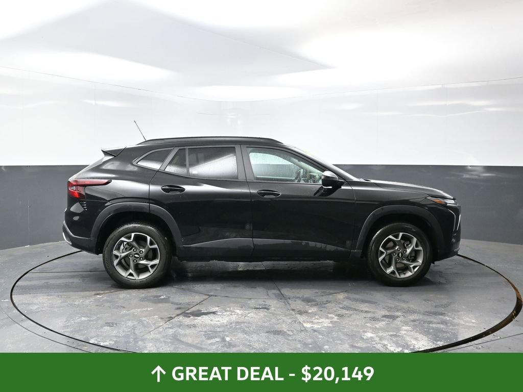 Used 2025 Chevrolet Trax LT image 4