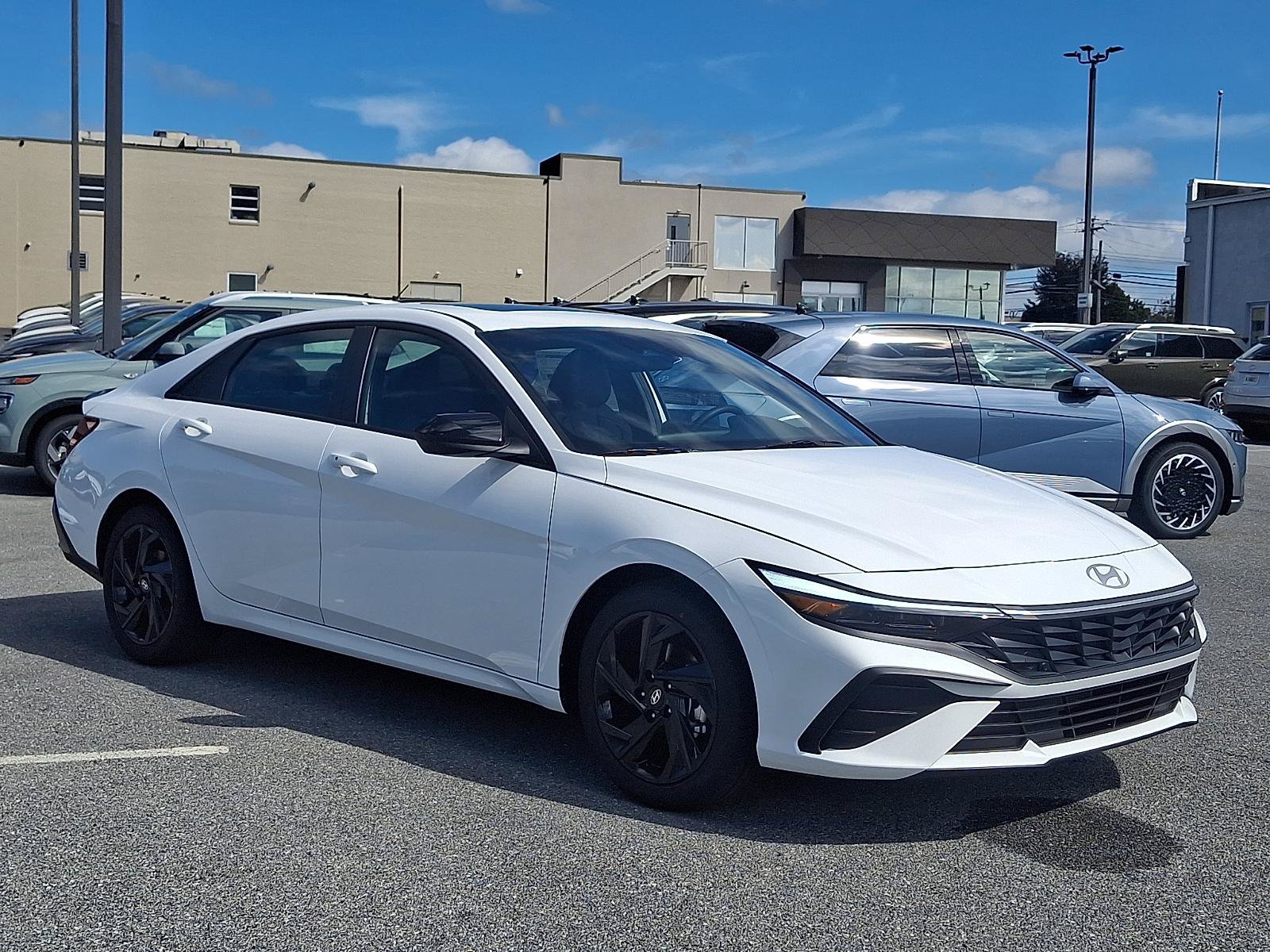 New 2026 Hyundai Elantra SEL Sport FWD image 2
