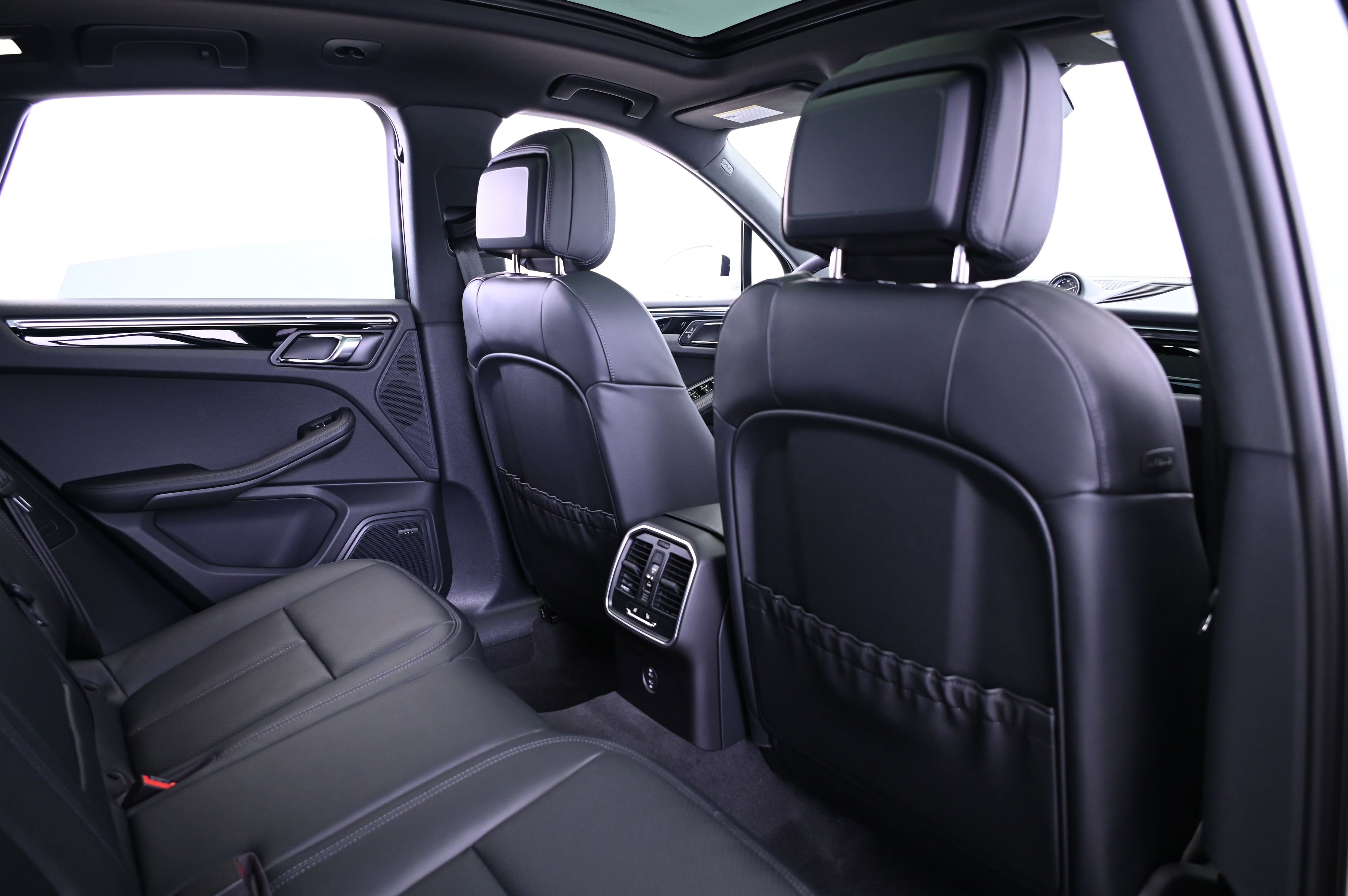 Certified 2025 Porsche Macan image 21