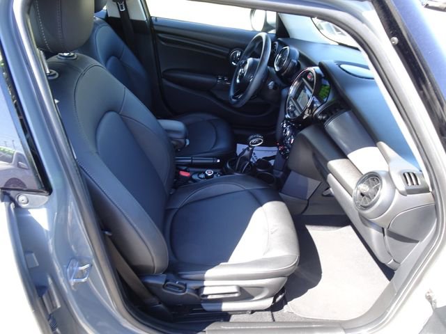 Used 2019 MINI Cooper 4-Door Hardtop w/ Signature Upholstery Package image 16