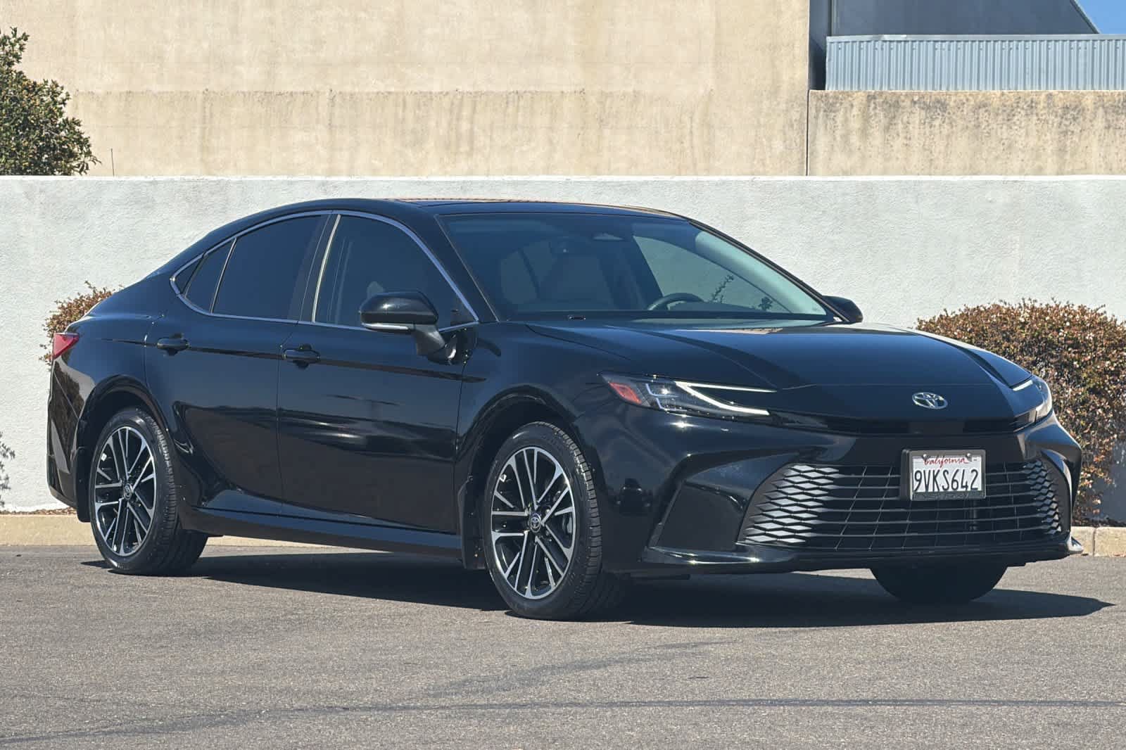 Used 2025 Toyota Camry XLE AWD/4WD image 5