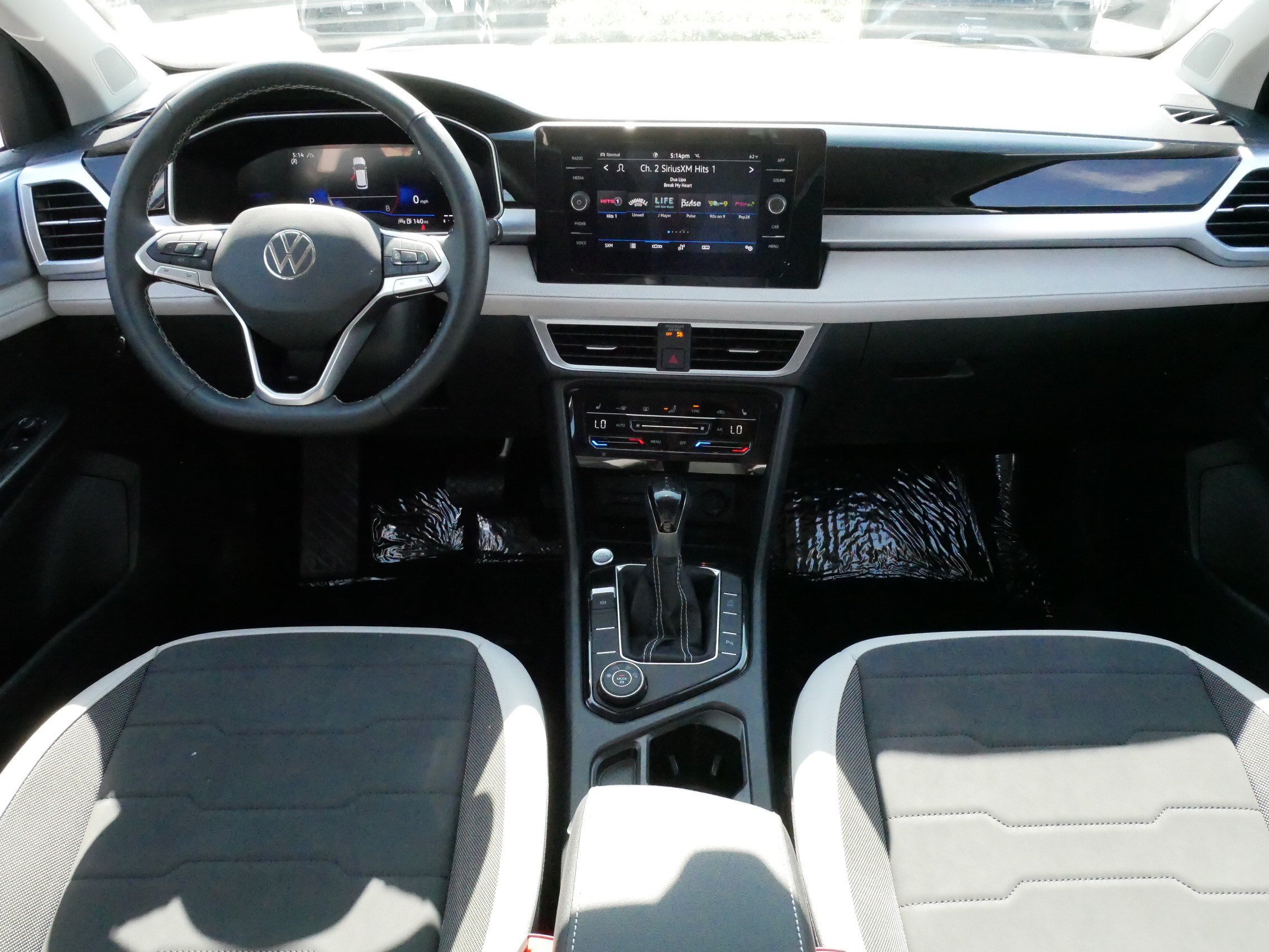 Certified 2025 Volkswagen Taos SE AWD/4WD image 10