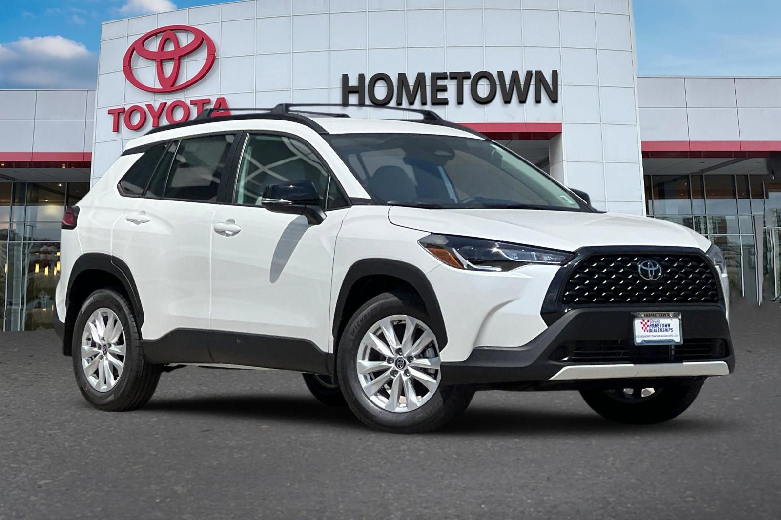 Certified 2025 Toyota Corolla Cross LE image 2