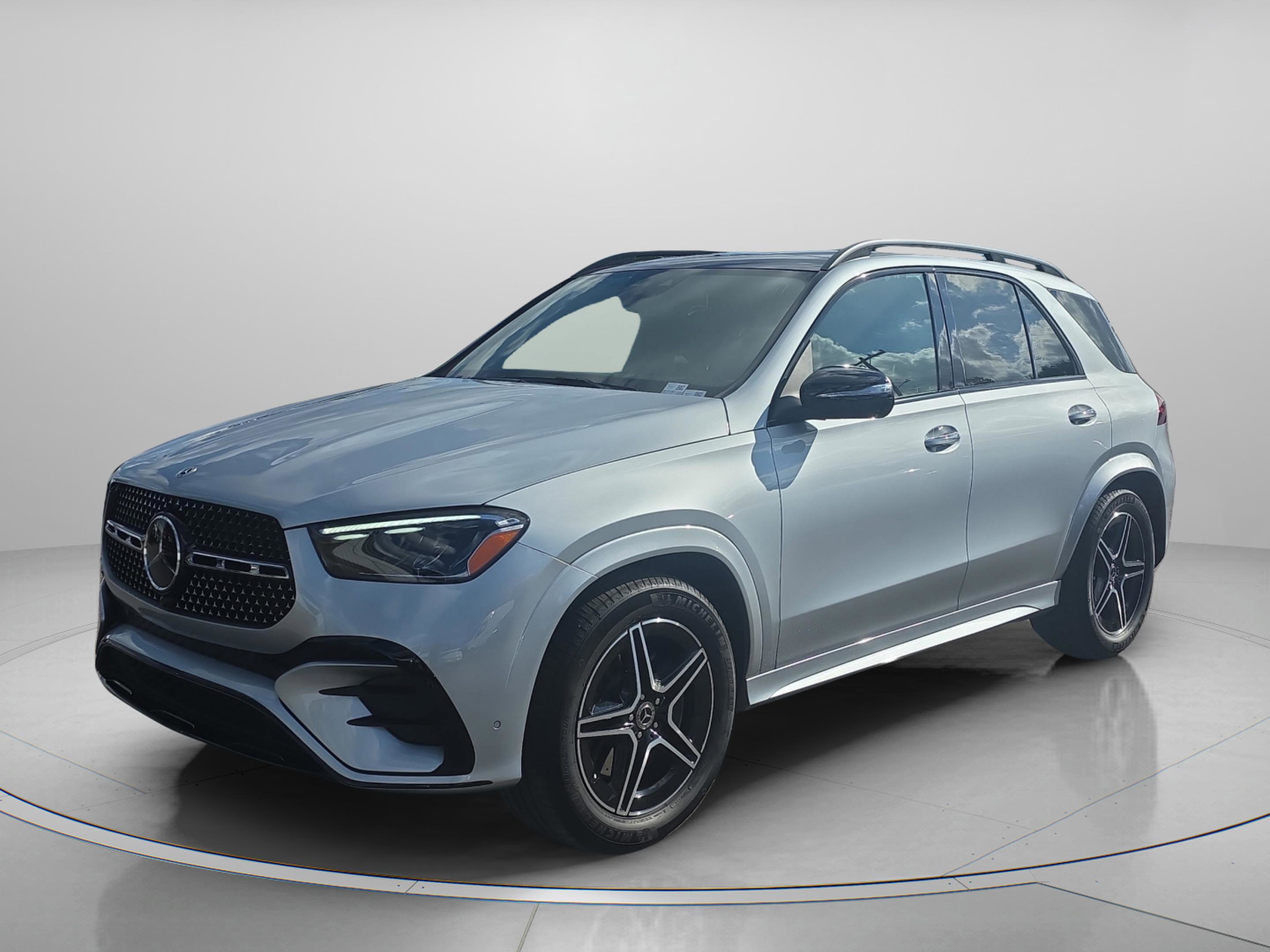 Certified 2025 Mercedes-Benz GLE 580 4MATIC image 2