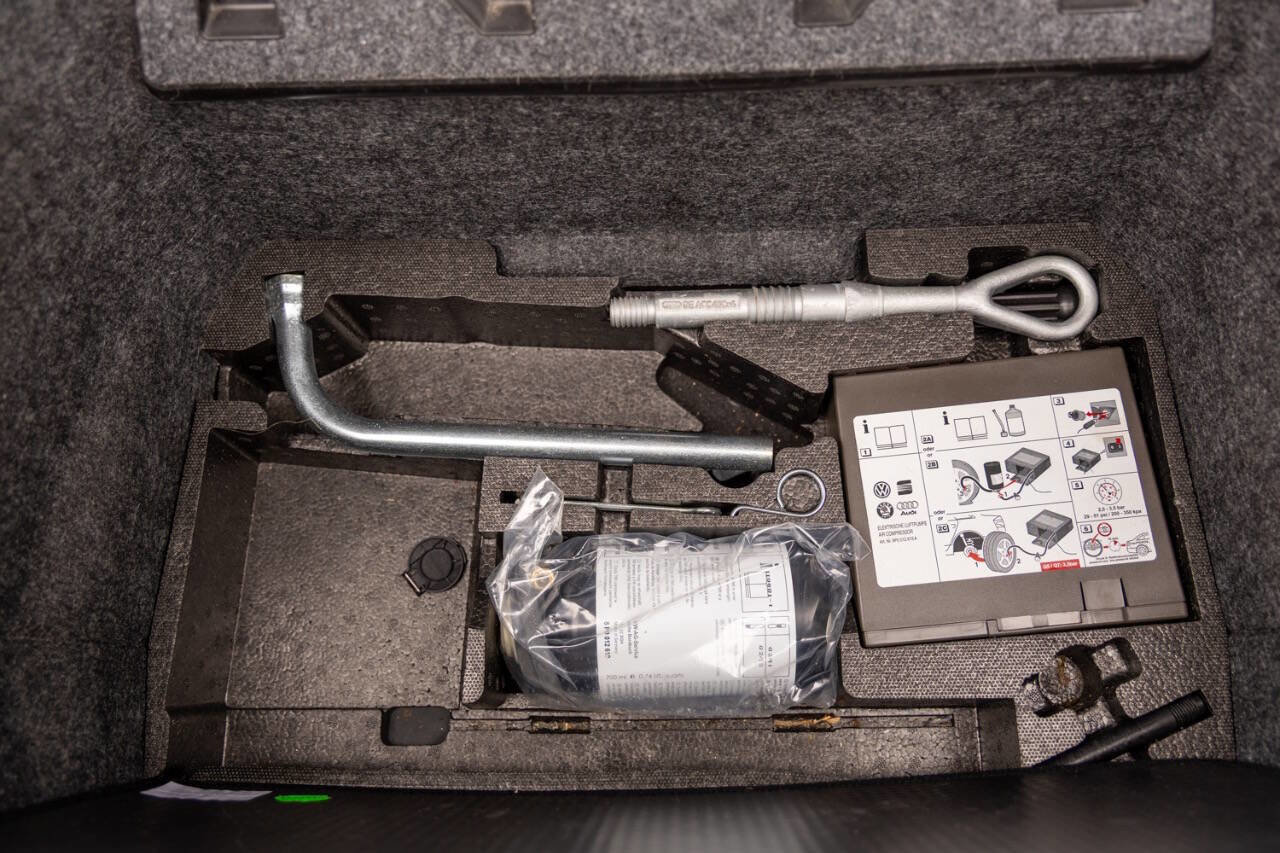 Used 2011 Audi R8 V10 image 12