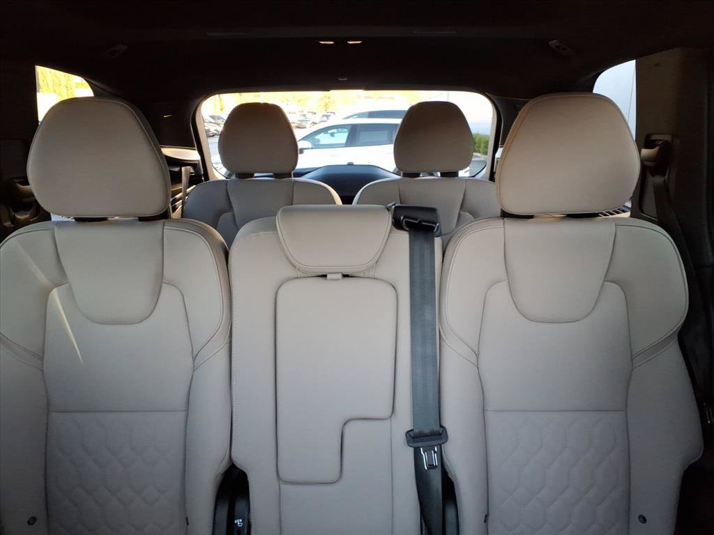 New 2026 Volvo XC90 B5 Plus w/ Protection Package AWD/4WD image 17