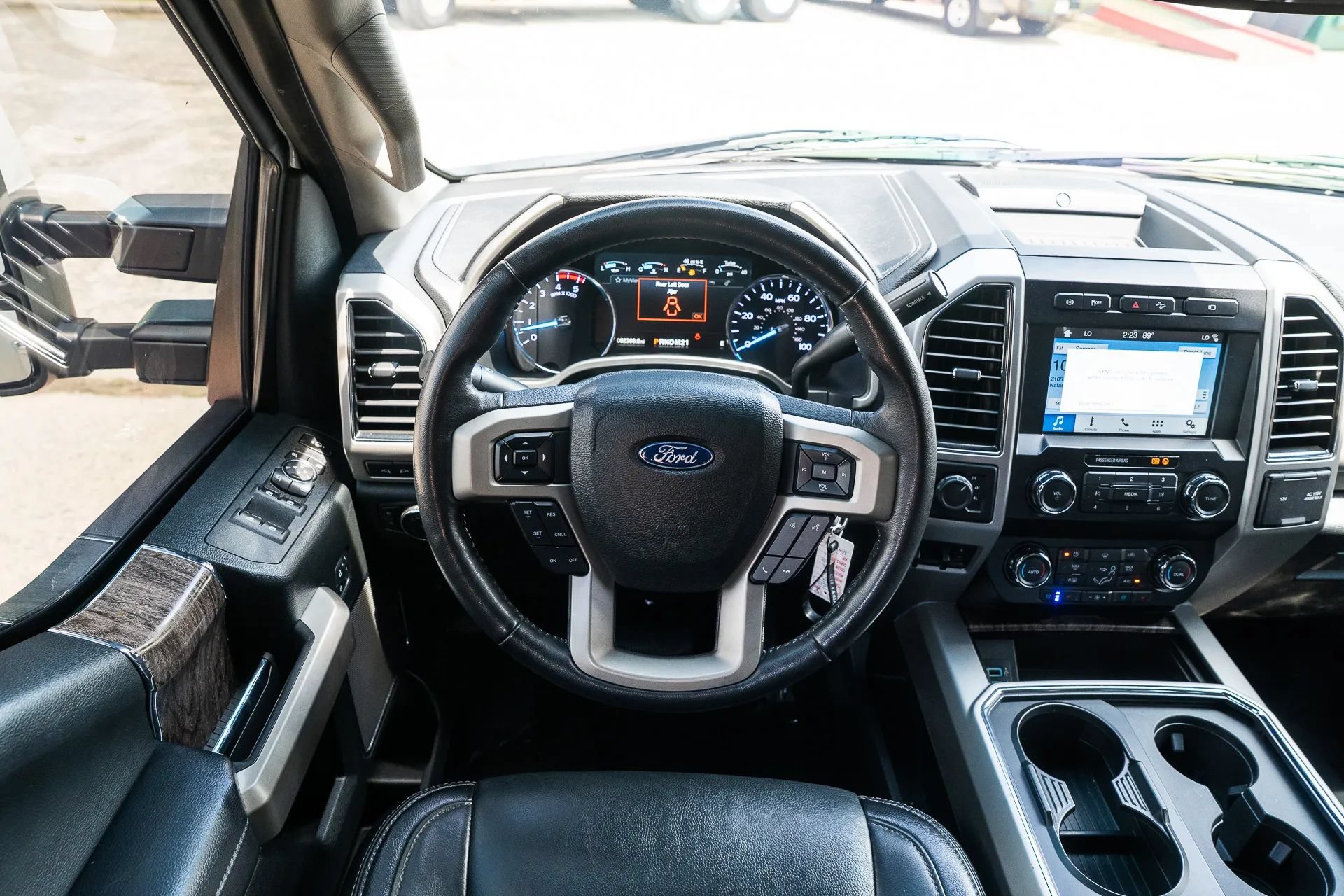 Used 2019 Ford F350 Lariat w/ Lariat Value Package AWD/4WD image 31