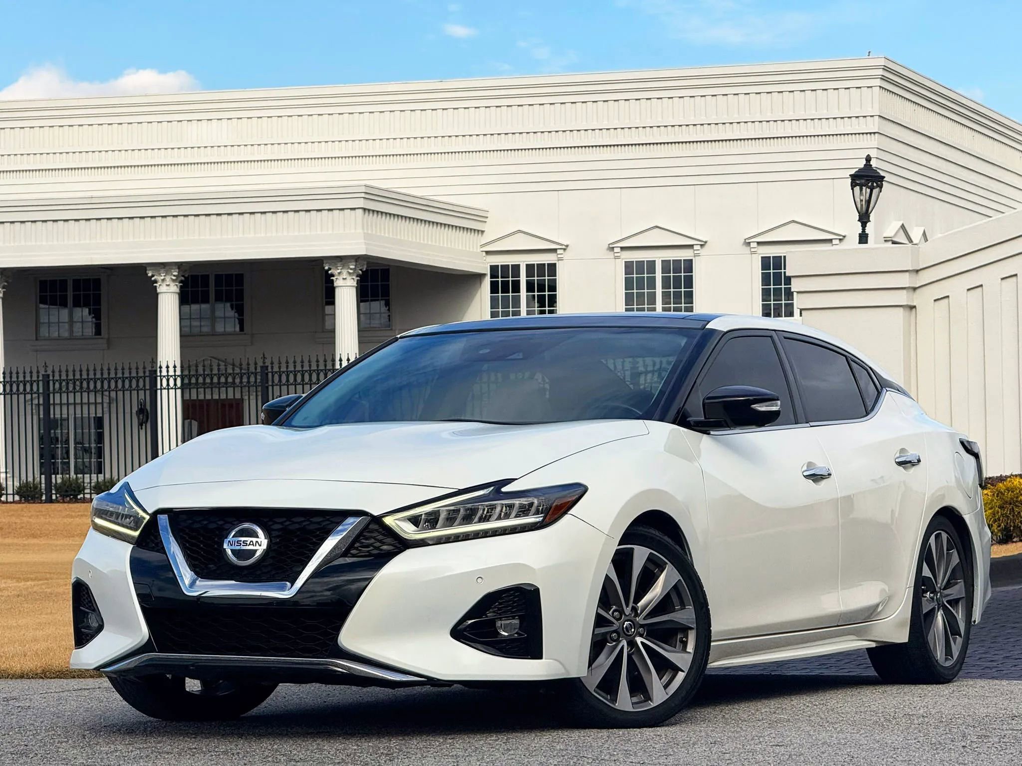 Used 2022 Nissan Maxima Platinum w/ Sport Mat Group FWD image 2