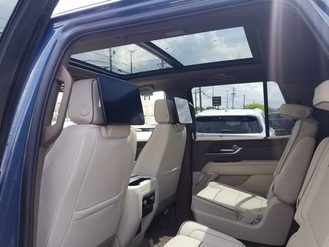 New 2026 GMC Yukon Denali w/ Denali Reserve Package AWD/4WD image 11