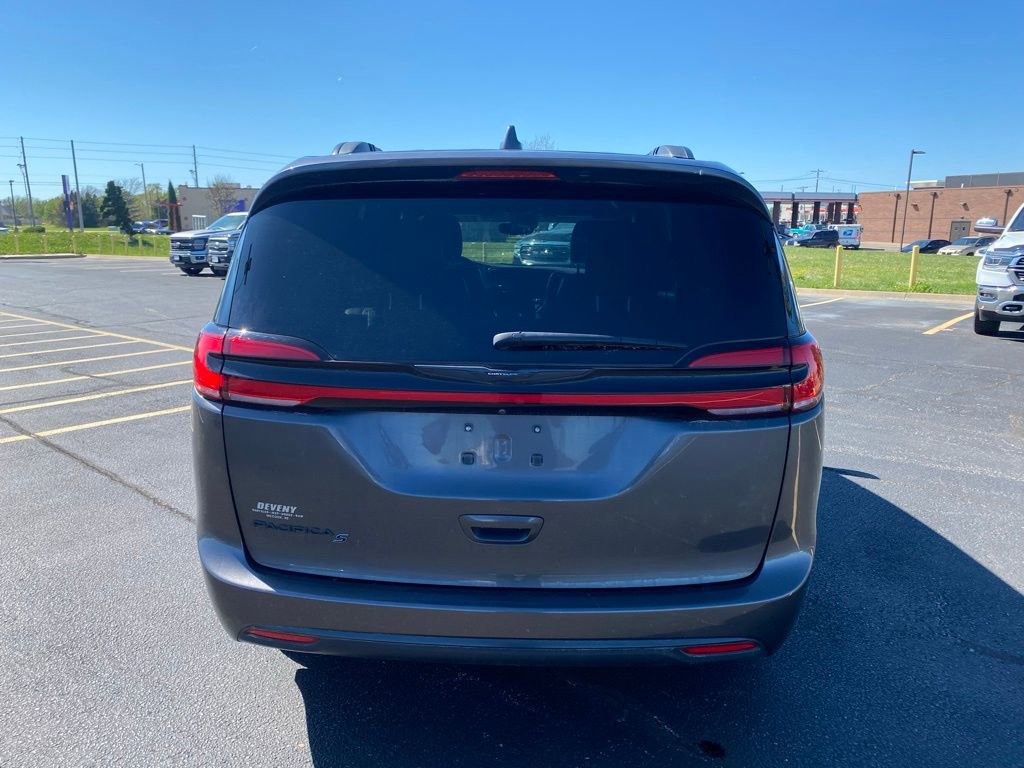 Used 2022 Chrysler Pacifica Touring-L w/ S Appearance Package image 8