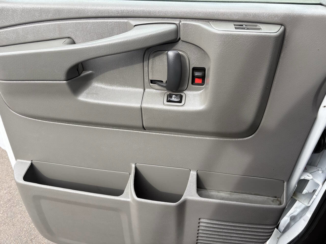 Used 2014 Chevrolet Express 2500 image 16