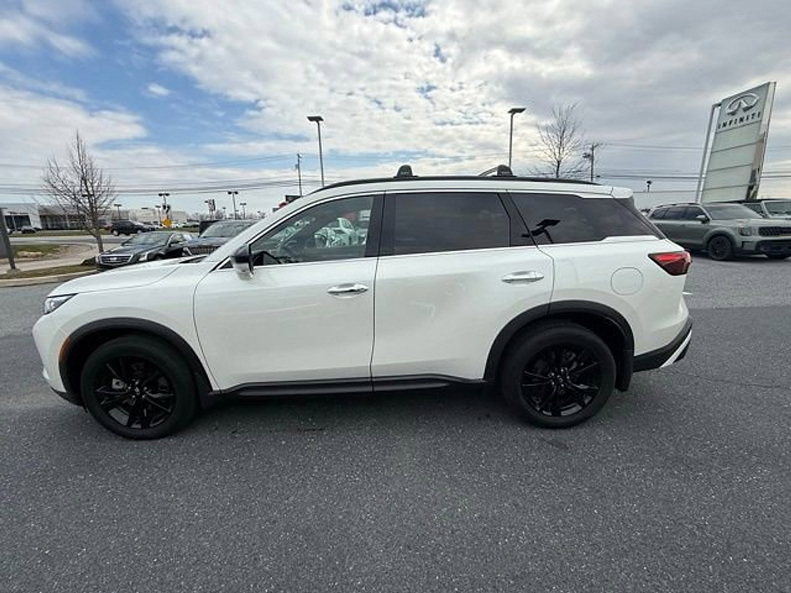 Certified 2025 INFINITI QX60 Luxe w/ Black Edition image 7