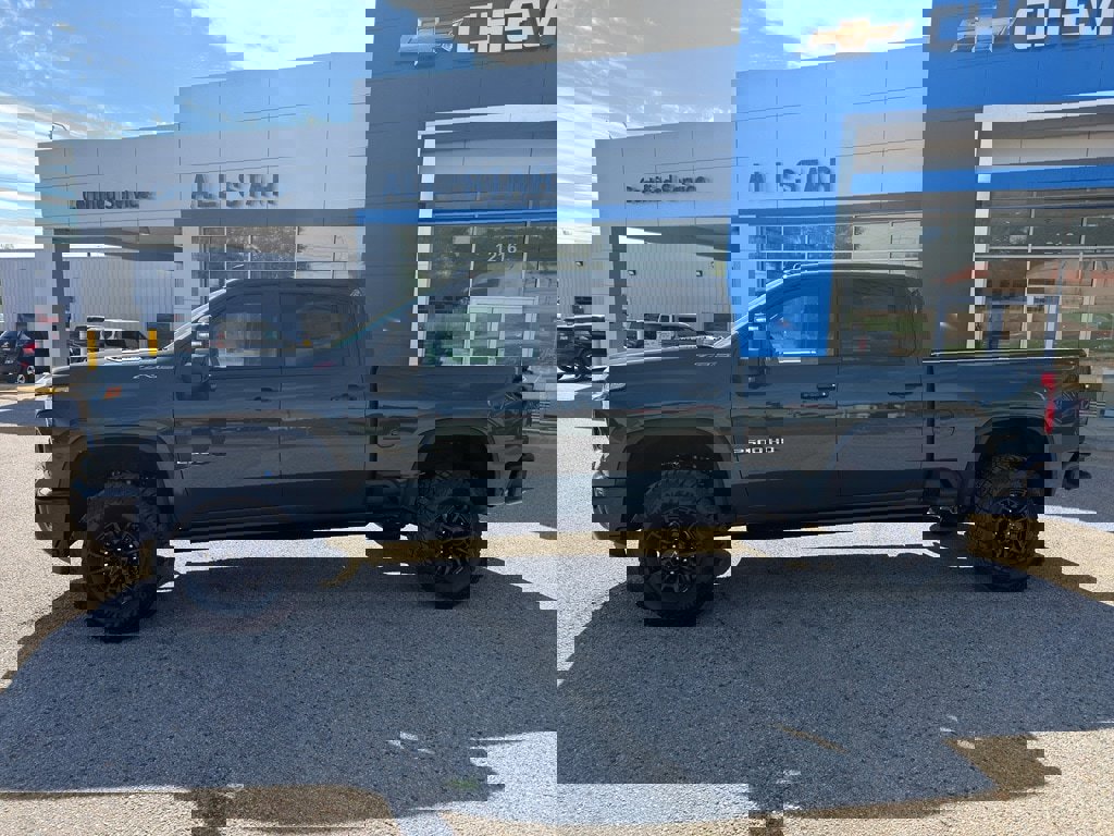 New 2026 Chevrolet Silverado 2500 ZR2 AWD/4WD image 2