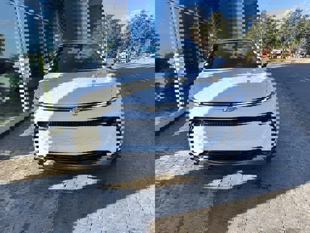 New 2026 Chevrolet Equinox EV LT image 2