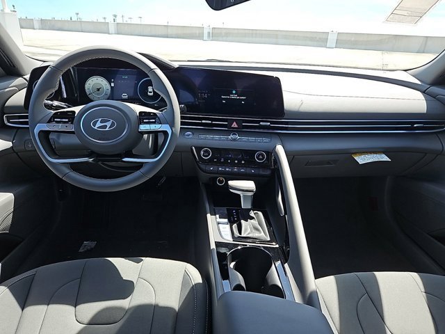 Certified 2025 Hyundai Elantra SEL image 8