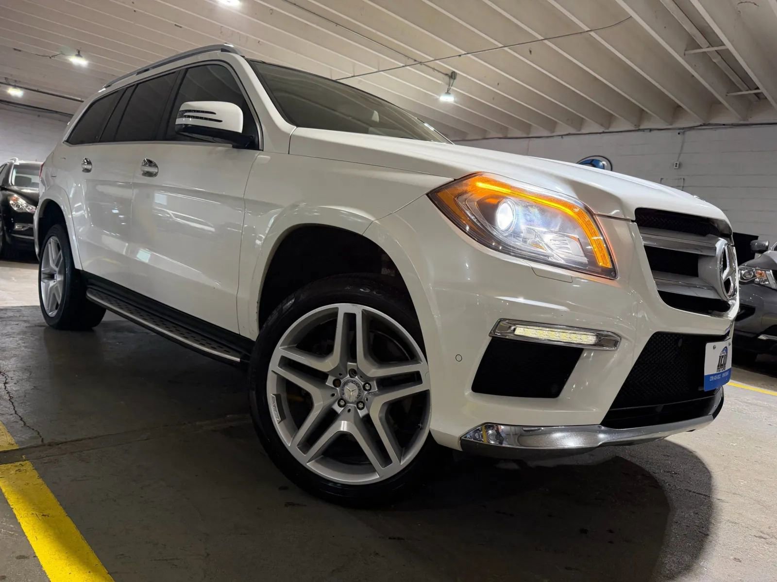 Used 2015 Mercedes-Benz GL 550 4MATIC image 5